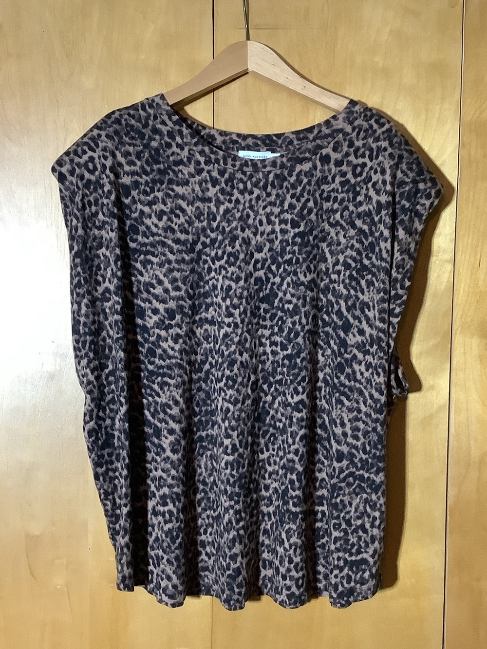 Good American leopard strong shoulder tank in 8 (5XL)